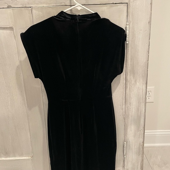 Elegant Black Velvet Dress - Picture 3 of 5